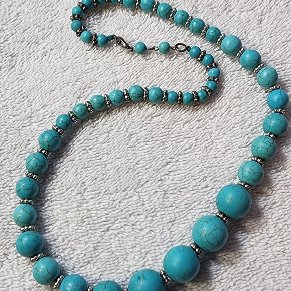 Turquoise Beaded Necklace New - Picture 2 of 5